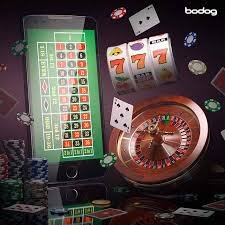 lucky388 APP interface မြင်ကွင်း — Slots, Live Casino, Sports Betting ကဏ္ဍများပြထားသော mobile screen